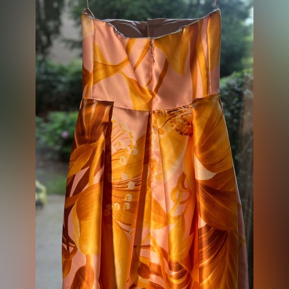 Dennis Basso Handmade in New York City Gown. New. - Picture 9 of 16